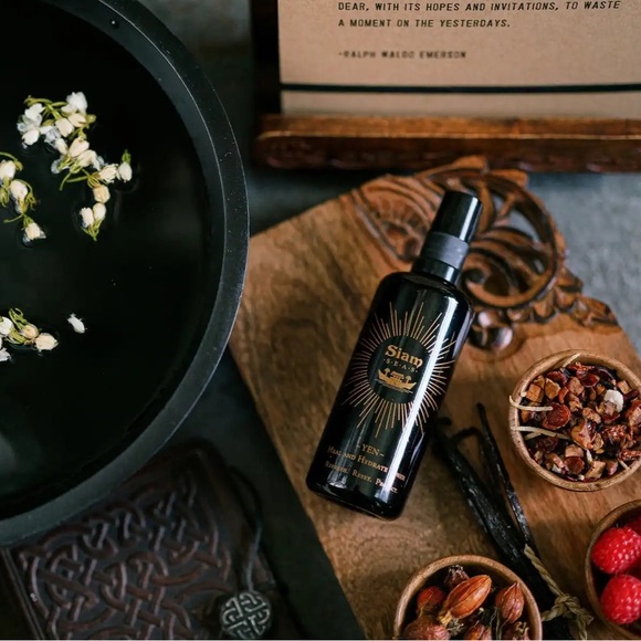 Siam Seas Yen Heal and Hydrate Toner - Picture 5 of 5